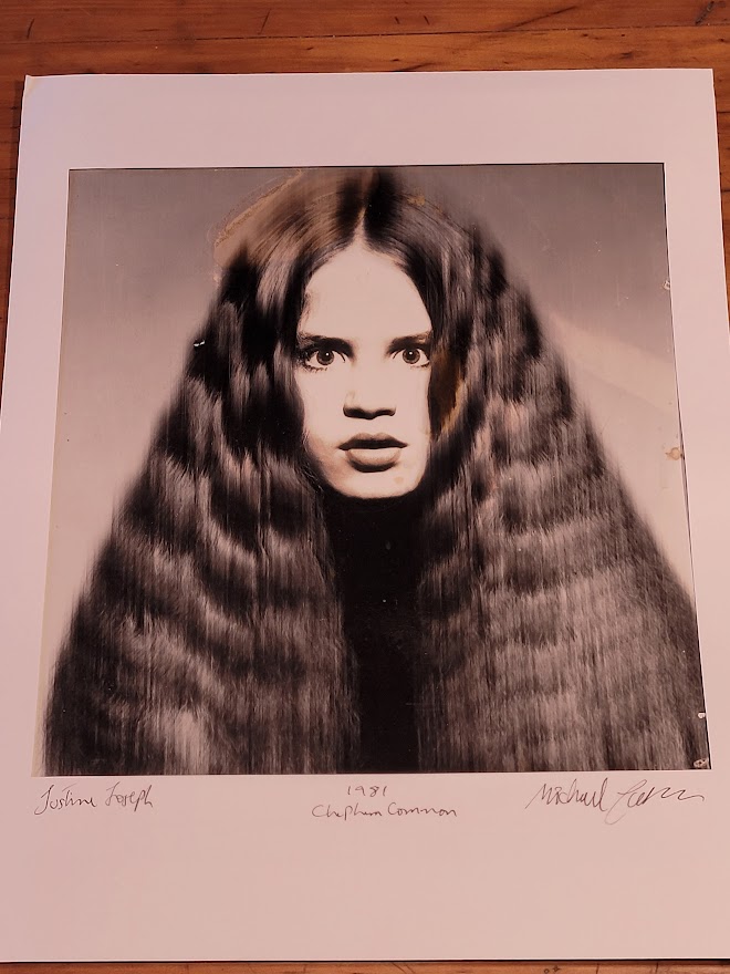 La fille cadette du photographe à dix ans, teinte sépia par Michael Joseph