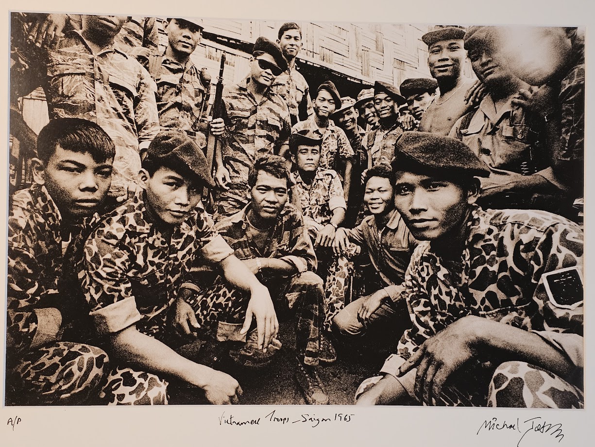 Tirage Argentique d'un Groupe de Soldats au Vietnam du sud, dans leur costume camouflage, photo de 1964