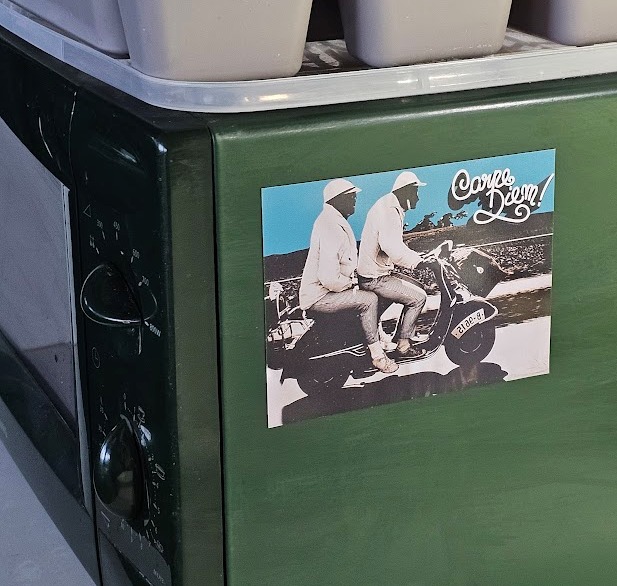 Bike rider Magnet, Motards Monochromes avec Carpe Diem écrit sur le ciel bleu