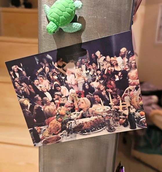 Magnet Fernet Branca banquet, Aimant d'une orgie ayant toute l'insouciance 1970