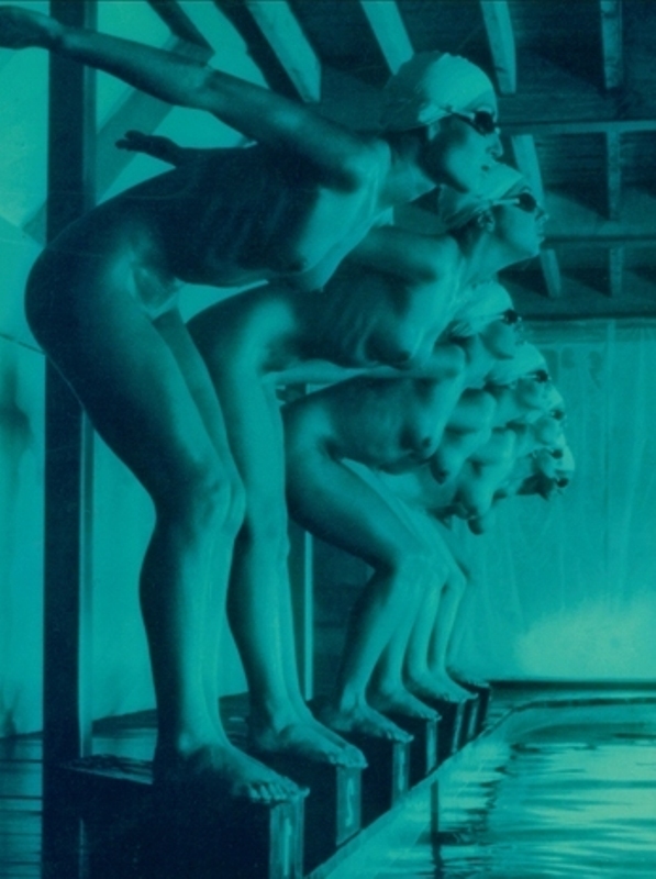 Aimant Turquoise Pool Ladies, Prêtes à plonger Aimant filles nues prêtes à plonger au bord de la piscine, photo par Michael Joseph