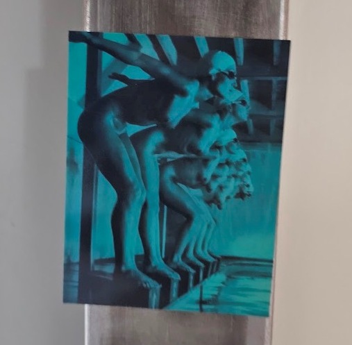 Aimant Turquoise Pool Ladies, Prêtes à plonger Aimant filles nues prêtes à plonger au bord de la piscine, photo par Michael Joseph