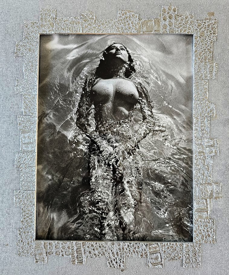 Nageuse solitaire, Playboy Pool Ladies Clapham, tirage authentique réalisé en chambre noire, Solo Swimmer par Michael Joseph